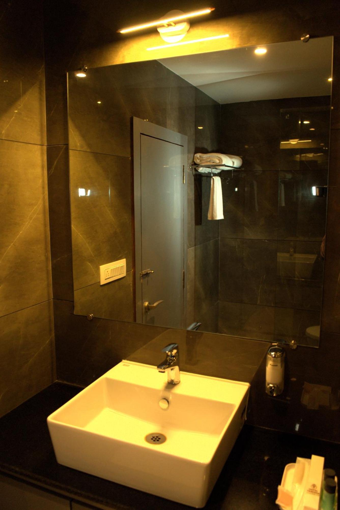 Hotel Tanisha Kishanganj Екстер'єр фото